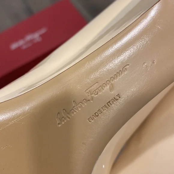 Salvatore Ferragamo nude heels - Picture 3 of 8